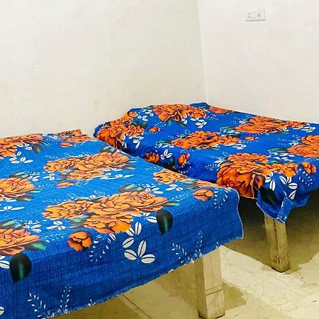 Om Sai Guest House Benares Buitenkant foto