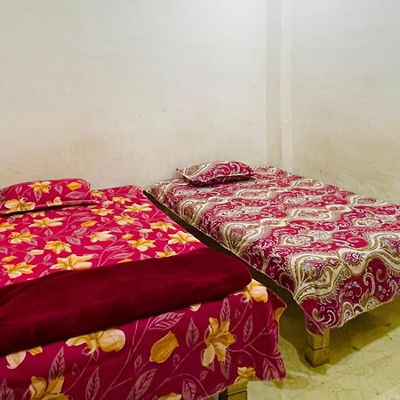 Om Sai Guest House Benares Buitenkant foto