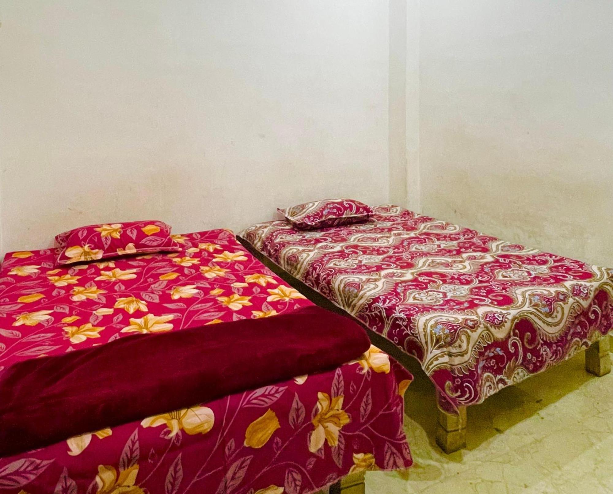 Om Sai Guest House Benares Buitenkant foto
