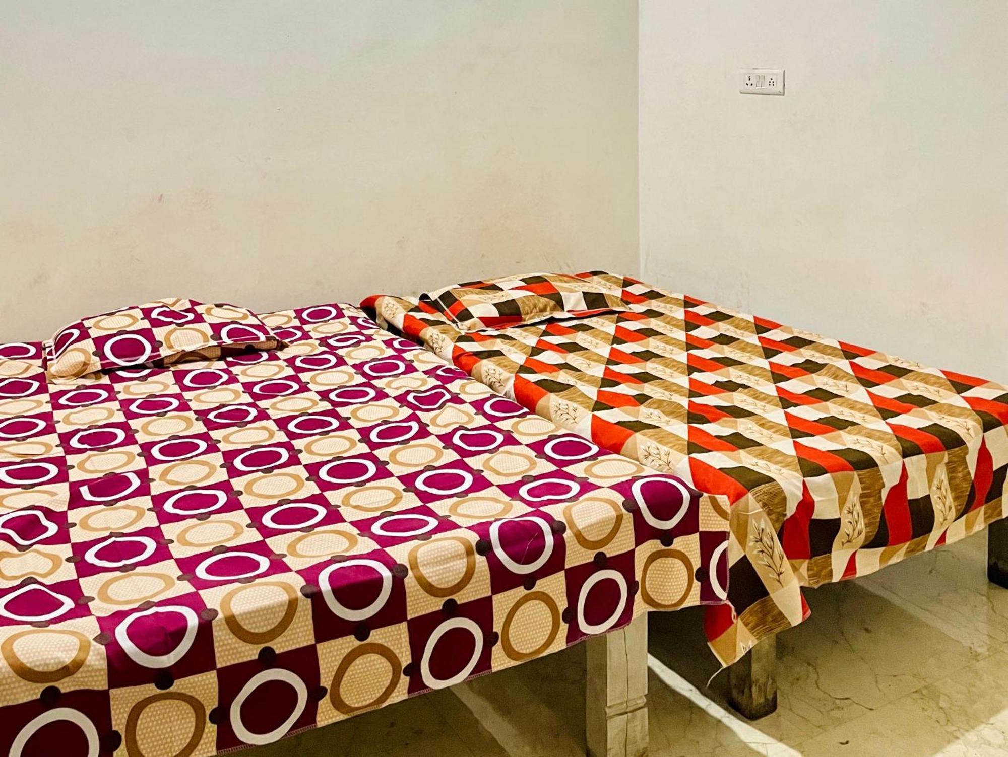 Om Sai Guest House Benares Buitenkant foto