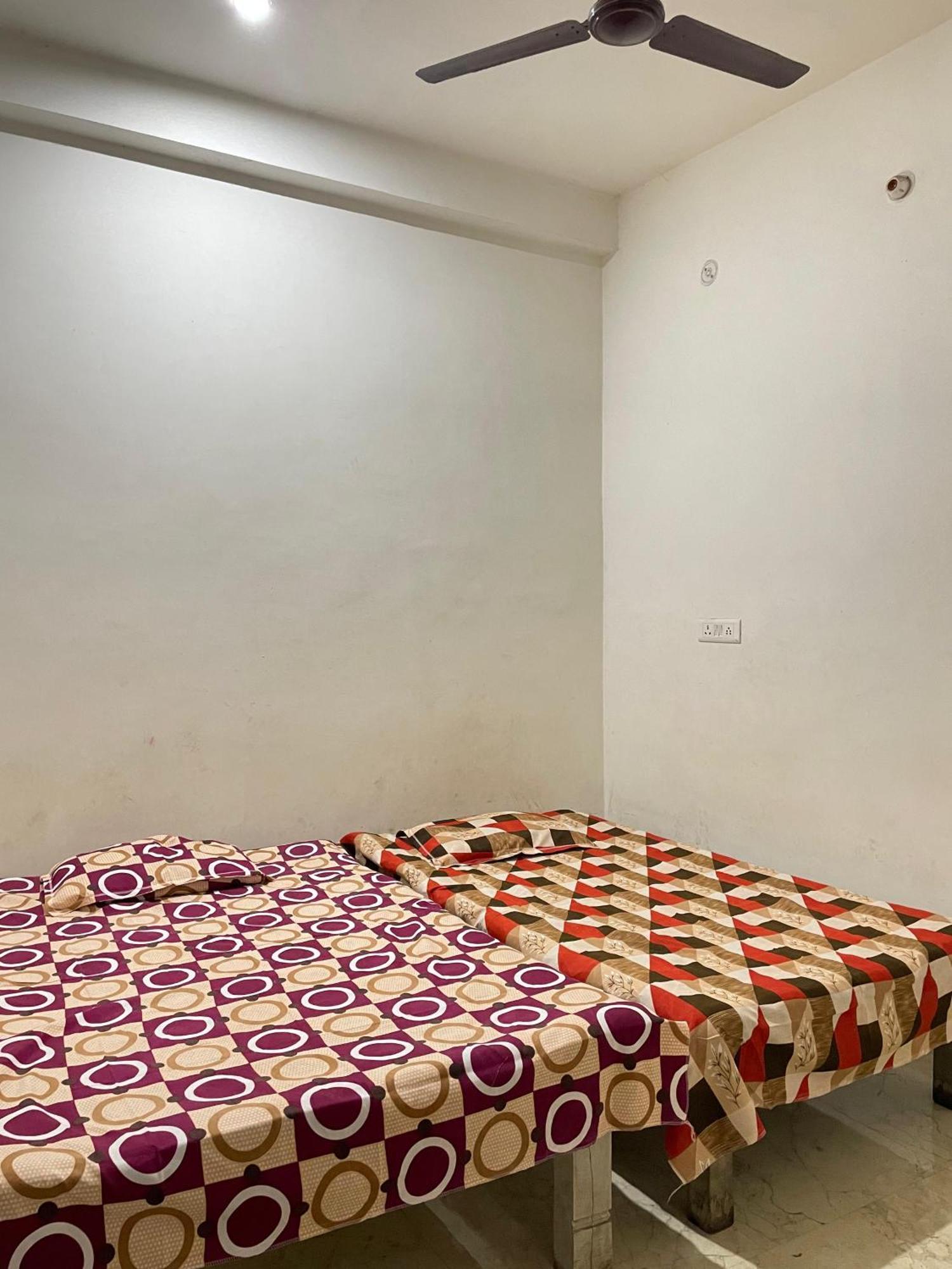 Om Sai Guest House Benares Buitenkant foto